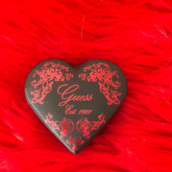 New in box with tag Guess red gem fashion cocktail ring - Picture 3 of 4